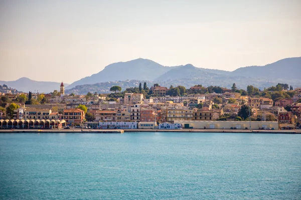 Korfu, Řecko - 16.10.2018: Corfu town pohled z vody, Řecko — Stock fotografie