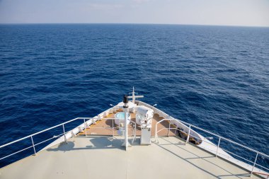 Karadağ için bir seyir sırasında büyük Cruise liner gizli
