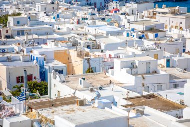 Mikonos kentine beyaz mimarisi, Yunanistan ile üzerinden panoramik görünüm