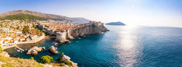 Vista de Fort Lovrijenac para Dubrovnik Cidade velha na Croácia ao pôr do sol — Fotografia de Stock