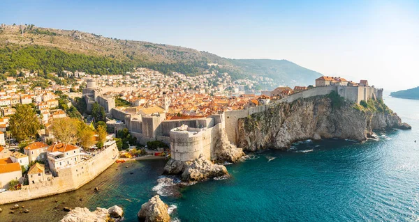 Vista de Fort Lovrijenac para Dubrovnik Cidade velha na Croácia ao pôr do sol — Fotografia de Stock