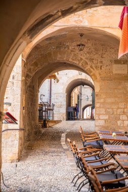 Dubrovnik, Hırvatistan - 20.10.2018: Dubrovnik, Hırvatistan'ın eski şehir ortaçağ dar sokakta