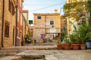 Dubrovnik, Hırvatistan - 20.10.2018: Dubrovnik, Hırvatistan'ın eski şehir ortaçağ dar sokakta