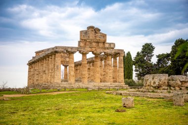 Paestum, İtalya için Athena Tapınağı eski kalıntılar