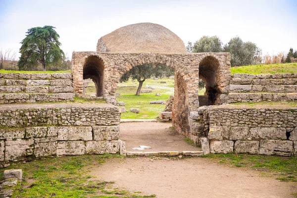 Vieilles ruines de la ville grecque antique de Paestum, Italie — Photo