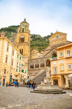 Amalfi, İtalya - 03.02.2019: Görünümü için Piazza del Duomo Amalfi, İtalya için önde gelen adımları ve Katedrali St Andrea