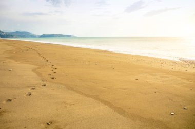 Kışın Maiori kumsalda Amalfi coast, İtalya