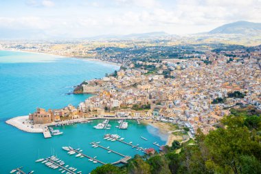 Hava panoramik Castellammare del Golfo Town, Trapani, Sicilya, İtalya