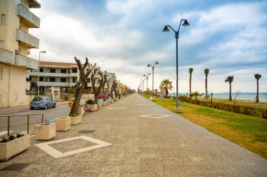 Capo di Orlando, İtalya - 06.02.2019: Kuzey Sahil Sicilya, İtalya plajları ile Capo di Orlando Beach