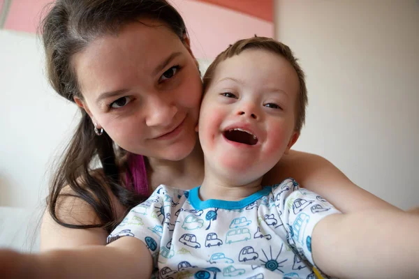 Selfie of cute small boy with Down syndrome with his mother — Stock Photo, Image