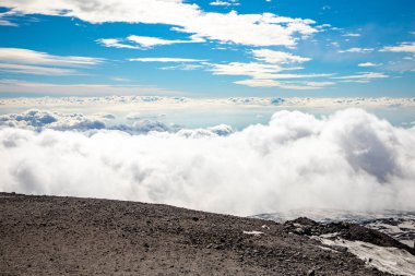 Etna bulutlardan Catania, Sicilya, İtalya için üzerinden panoramik görünüm