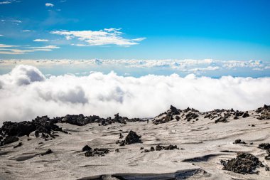 Etna bulutlardan Catania, Sicilya, İtalya için üzerinden panoramik görünüm