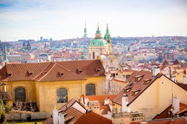 Prag güneşli bahar zamanında panoramik