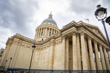 Paris, Fransa - 24.04.2019: Pantheon, Fransa'nın Başkenti Paris'te Latin Mahallesi'nde bir binadır.