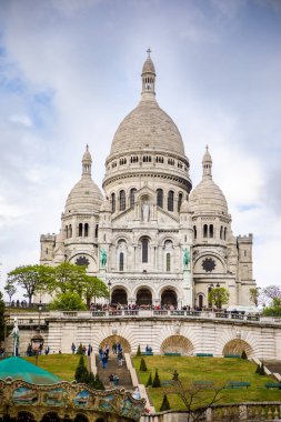 Paris, Fransa - 24.04.2019: Paris Montmartre'de Sacre Couer Bazilikası