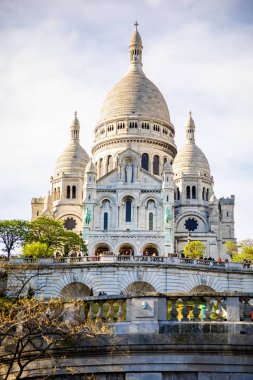 Paris, Fransa - 24.04.2019: Paris Montmartre'de Sacre Couer Bazilikası