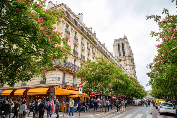 Paris, France - 24.04.2019: Old street Rue dArcole with view of Notre Dame de Paris after fire, France — Stock Photo, Image