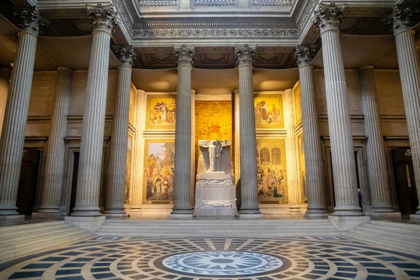 Paris, França - 24.04.2019: Interior do Panteão, no Quartier Latin em Paris, França — Fotografia de Stock