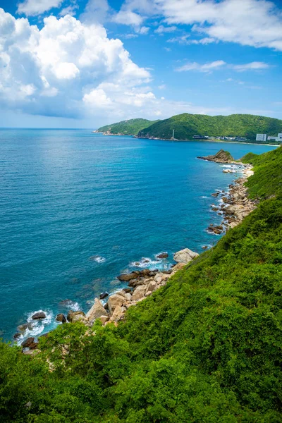 Coast Landscape, Sanya, Hainan Eyaleti, Çin, Southeat Asya 'da bir tropikal turizm cennet