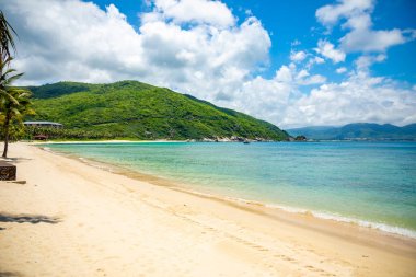 Hainan, Çin 'de Sanya Körfezi yanında insanlar olmadan Hyatt tatil Plajı