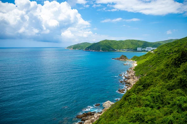 Paisagem Costeira, Sanya, Província de Hainan, China, um paraíso de turismo tropical no sudeste da Ásia — Fotografia de Stock