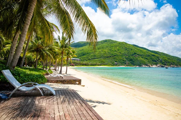 Hainan, Çin 'de Sanya Körfezi yanında insanlar olmadan Hyatt tatil Plajı