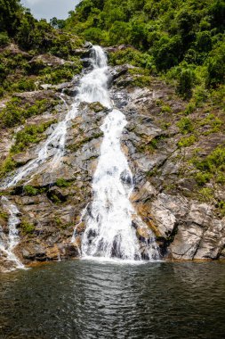 Tonanri Şelalesi peyzaj, Hainan Eyaleti Güney kısmının doğası, Çin