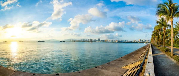 Sanya kasaba akşam Cityscape, Çin Hainan Adası Phoenix adasında görünüm