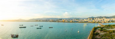 Sanya kasaba akşam Cityscape, Çin Hainan Adası Phoenix adasında görünüm