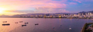 Sanya kasaba akşam Cityscape, Çin Hainan Adası Phoenix adasında görünüm