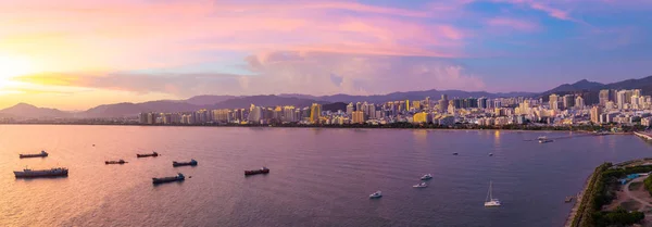 Sanya town evening cityscape, view from Phoenix island on Hainan Island of China — Stock Photo, Image