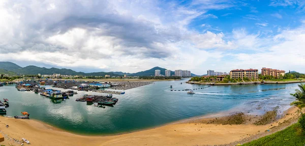 Ein Fischerdorf am Meer in der Insel Hainan in China — Stockfoto