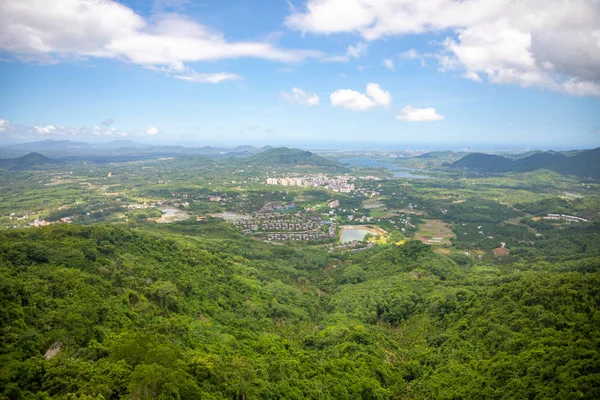 Výhled z panoramatického mostu v Yanoda deštných pralesů na ostrově Hainan ve městě Sanya, Čína — Stock fotografie