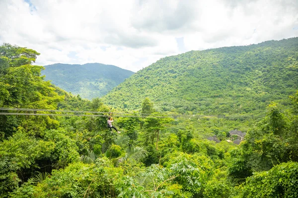 中国・三谷市海南島の柳野田熱帯雨林公園の眺め — ストック写真