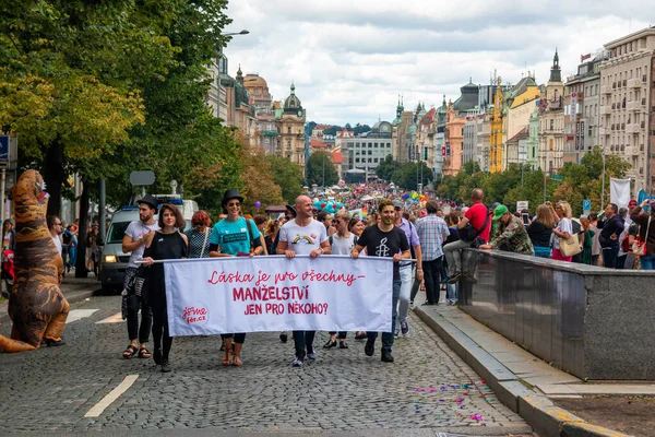 Прага Чешская Республика 2019 Прага Гордость Люди Гей Параде Лгбт — стоковое фото