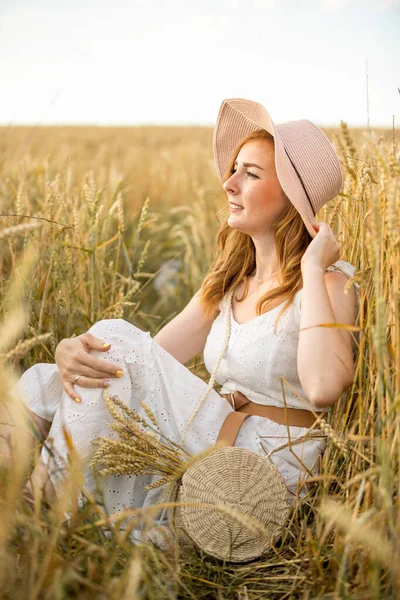 Joyeux Jeune Femme Sur Terrain Dans Journée Été République Tchèque — Photo