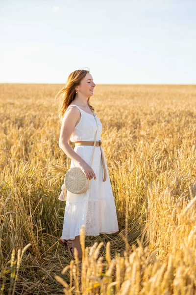 Joyeux Jeune Femme Sur Terrain Dans Journée Été République Tchèque — Photo