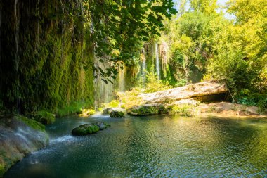 Türkiye 'nin Antalya kenti yakınlarındaki Kursunlu şelalesi, doğa yolculuğu geçmişi, sonbahar zamanı