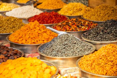 Türkiye 'nin Antalya, Türkiye pazarında çeşitli fındık ve kurutulmuş meyveler