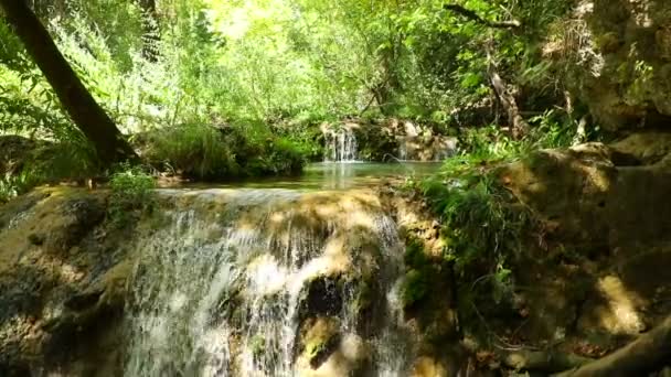 Καταρράκτης Kursunlu κοντά στην πόλη Antalya στην Τουρκία, φύση ταξιδιωτικό υπόβαθρο, φθινοπωρινή ώρα — Αρχείο Βίντεο