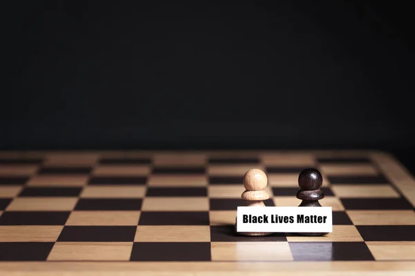 Yakın plan, Siyah piyon ve beyaz piyon 