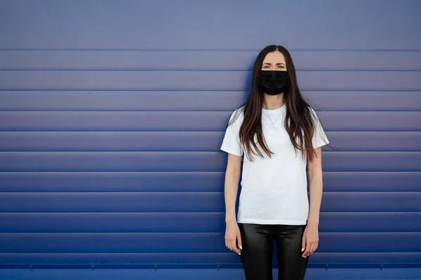 Woman Wearing Mask Due Air Pollution Virus Outbreak City Blue — Stock Photo, Image