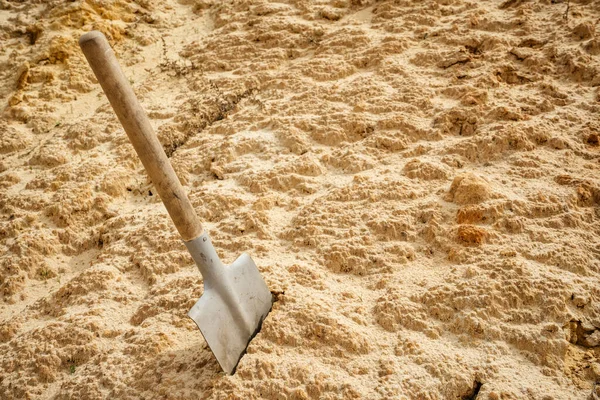 Саперная Лопата Сухом Песке — стоковое фото