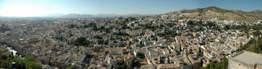 Al Hambra Sarayı 'ndan Granada' nın panoramik görüntüsü.