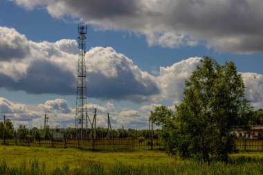  Köyde 5G kulesi, güzel gökyüzü ve bulutlar