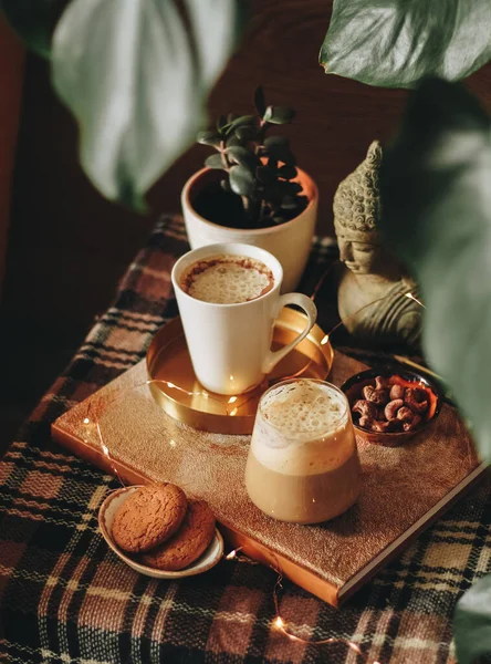 Дві чашки кави на столі в кафе — стокове фото