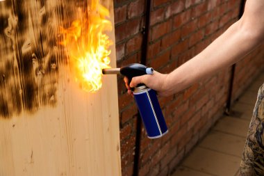  Gaz ocağıyla odun yakmak