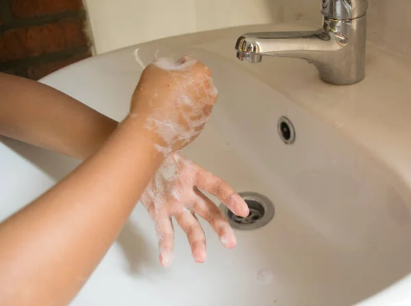 Wassen Handen Met Schuimige Hand Zeep Door Twist Wrijven Duimen — Stockfoto