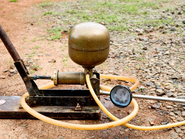 Conjunto Bomba Pulverización Manuel Antiguo Cobre Hierro Para Agricultura Vendimia — Foto de Stock