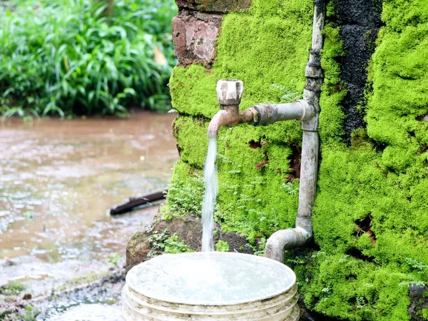 Agua Que Fluye Viejo Grifo Agua Plástico Vintage — Foto de Stock